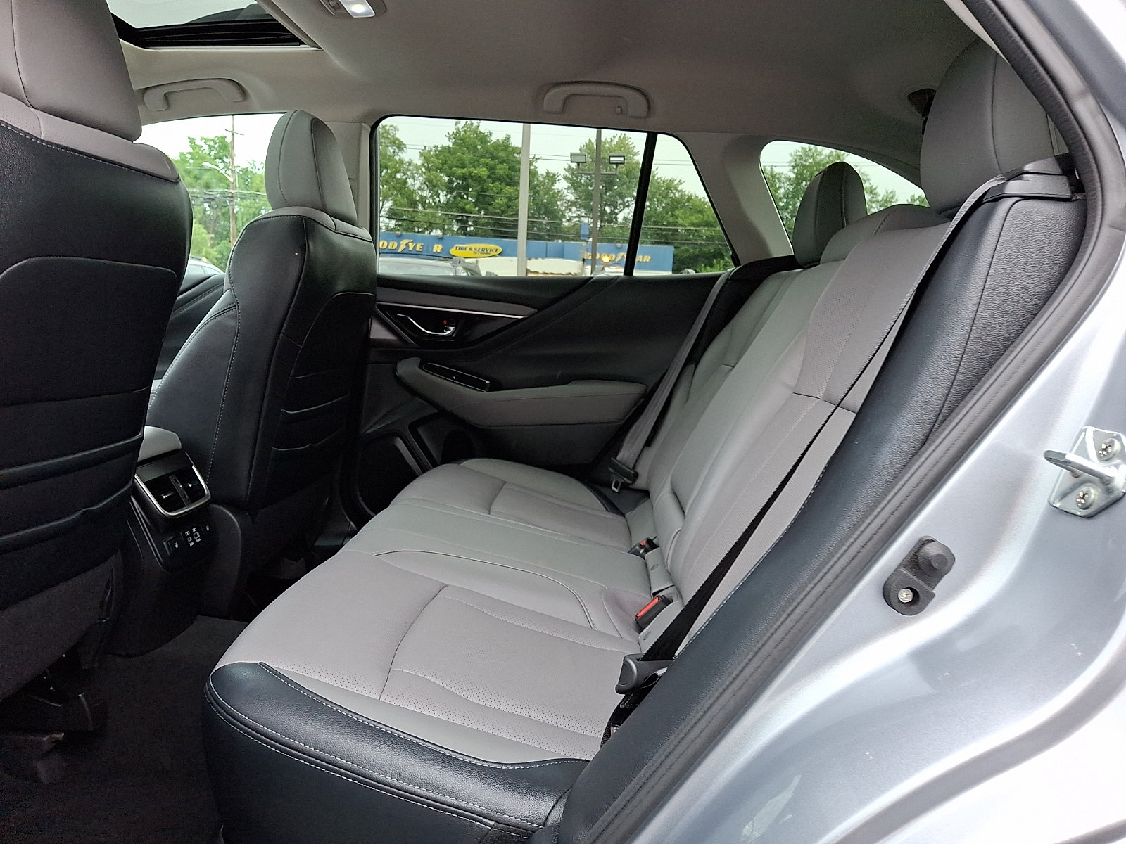 Certified 2024 Subaru Outback Limited AWD/4WD image 10