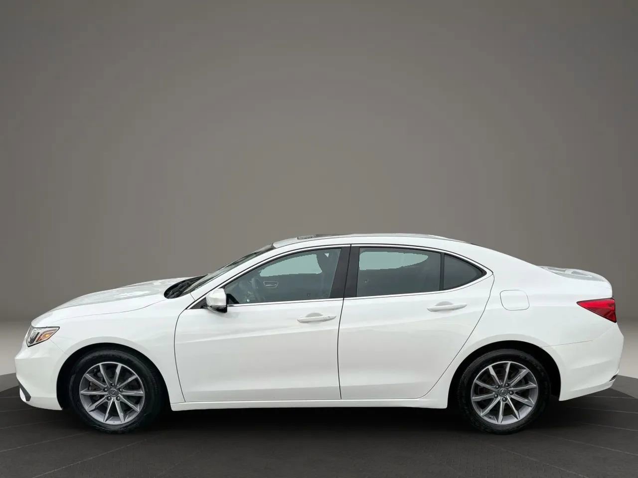 Used 2018 Acura TLX FWD image 10