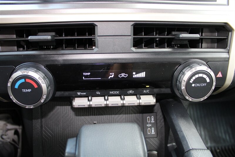Used 2024 Toyota Tacoma SR5 AWD/4WD image 33