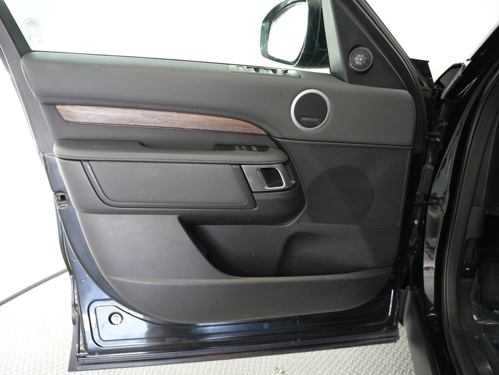 Used 2017 Land Rover Discovery HSE AWD/4WD image 48