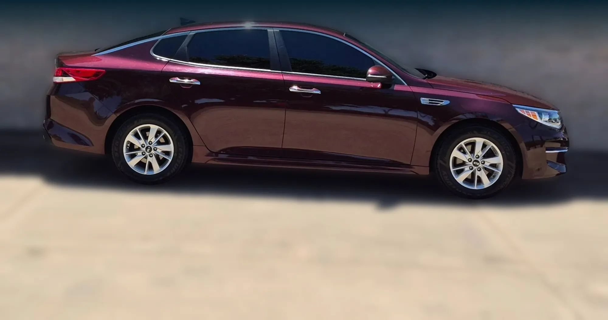 Used 2018 Kia Optima LX FWD image 3