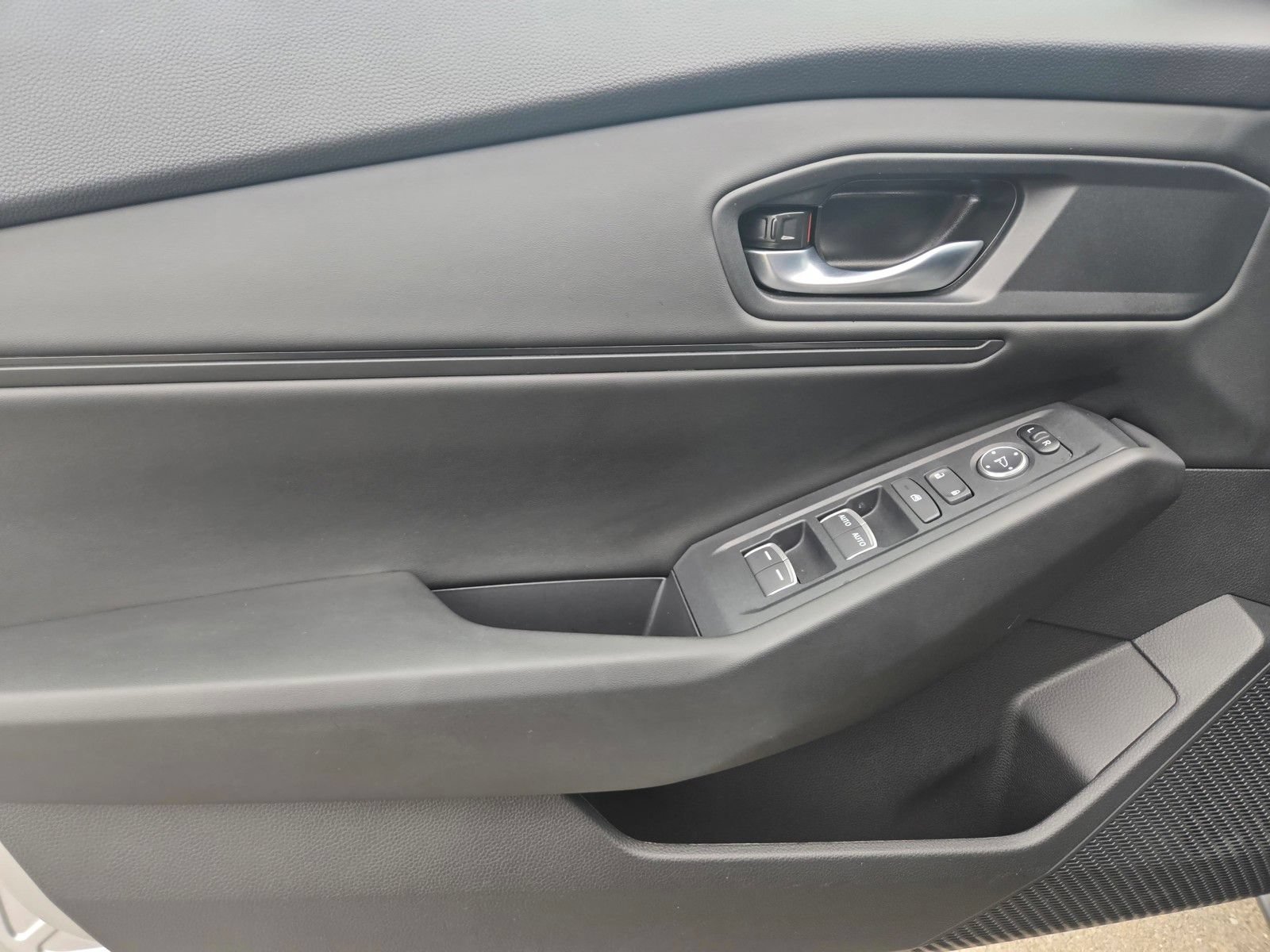 Used 2025 Honda Accord SE image 16