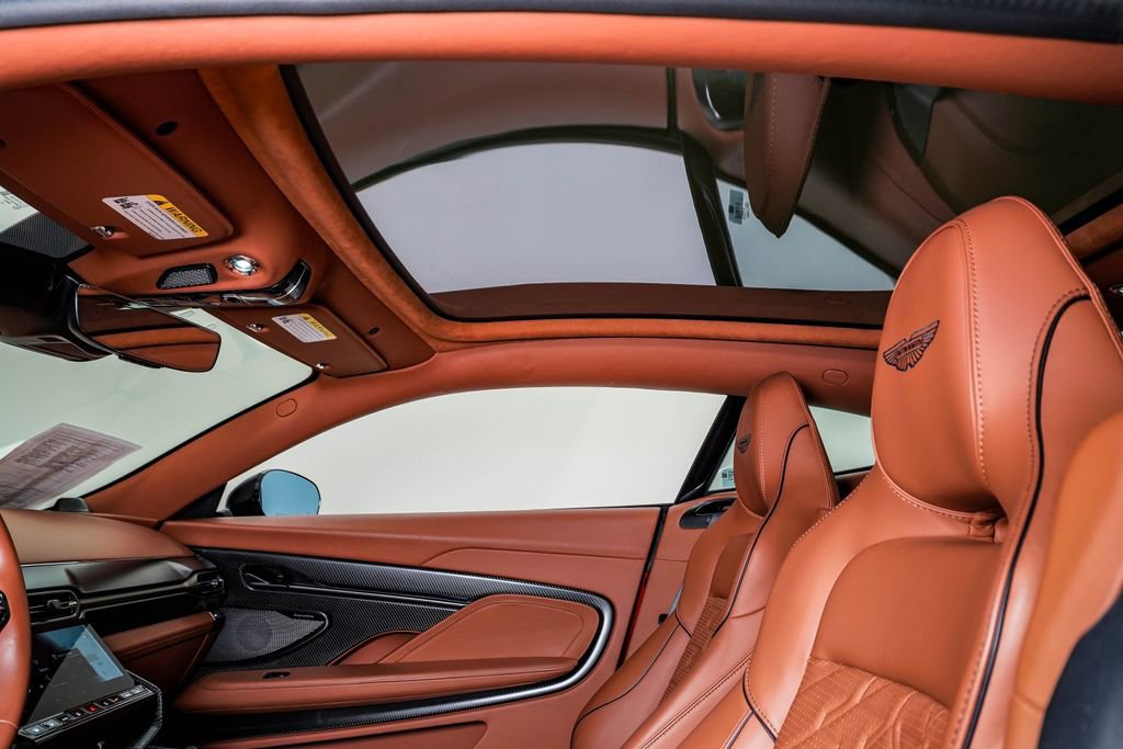 Used 2025 Aston Martin Vanquish RWD image 23