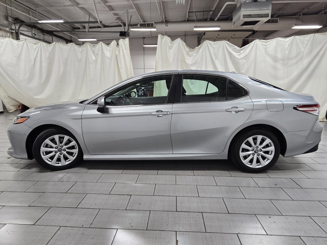 Certified 2019 Toyota Camry LE w/ Convenience Package image 10