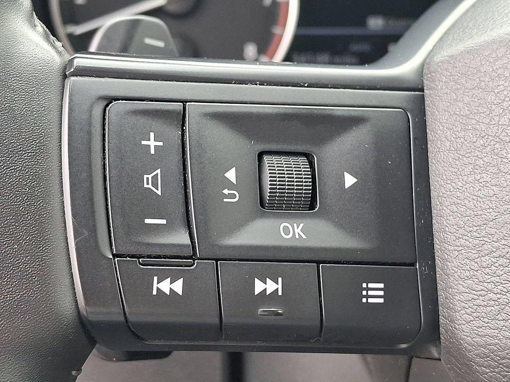 Used 2025 Nissan Rogue SV AWD/4WD image 21