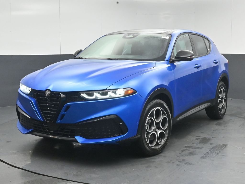 New 2026 Alfa Romeo Tonale w/ Red Premium Package AWD/4WD image 3