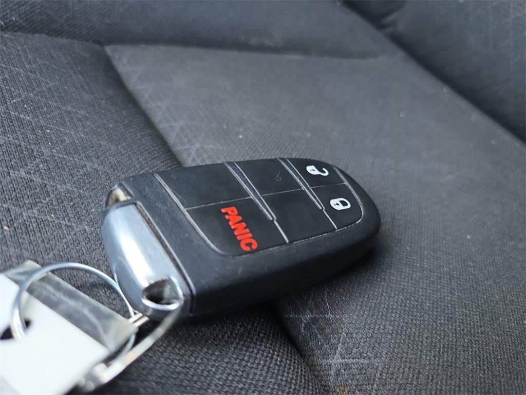 Used 2021 Jeep Grand Cherokee Laredo image 32