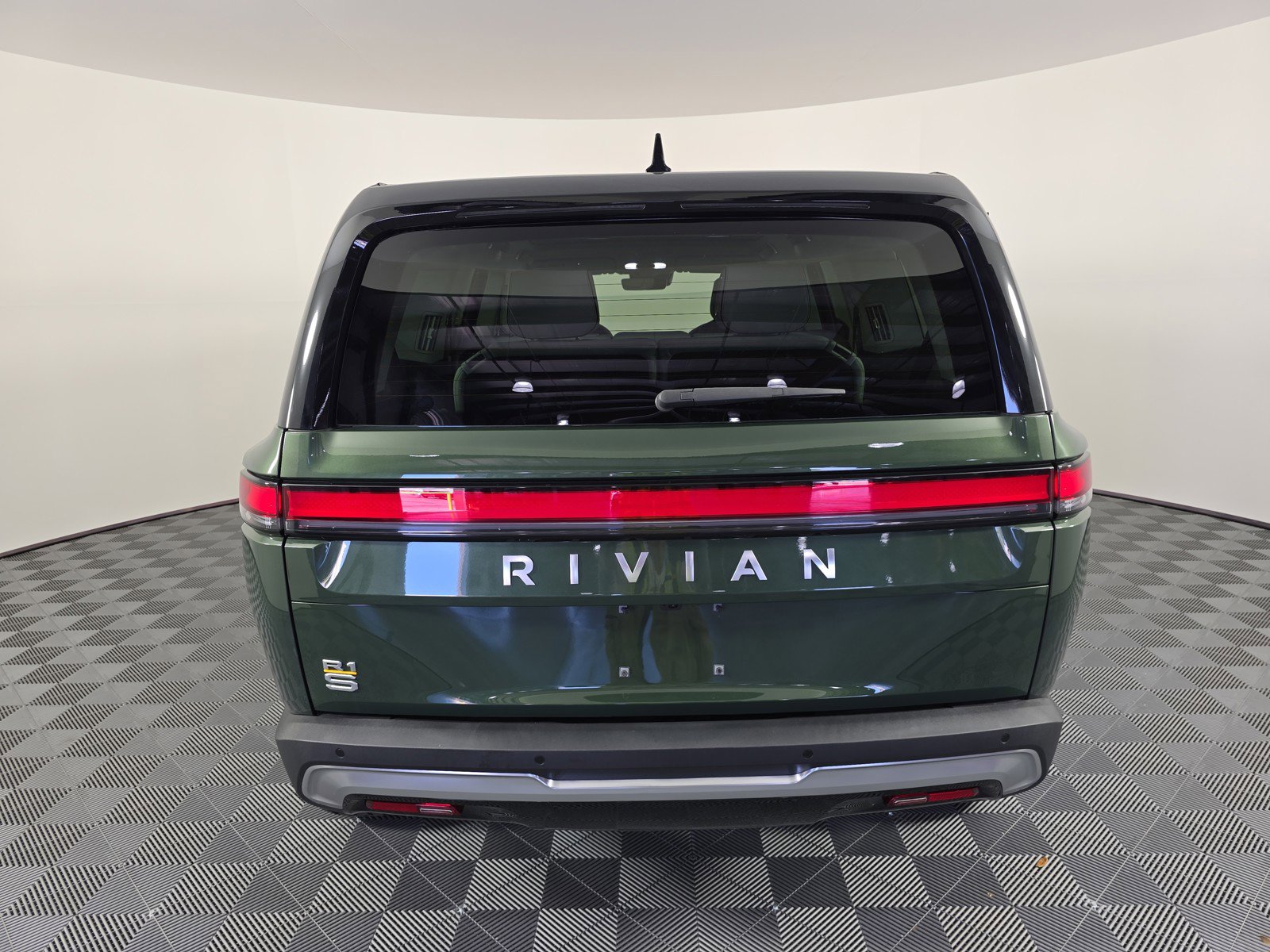 Used 2023 Rivian R1S Adventure AWD/4WD image 4