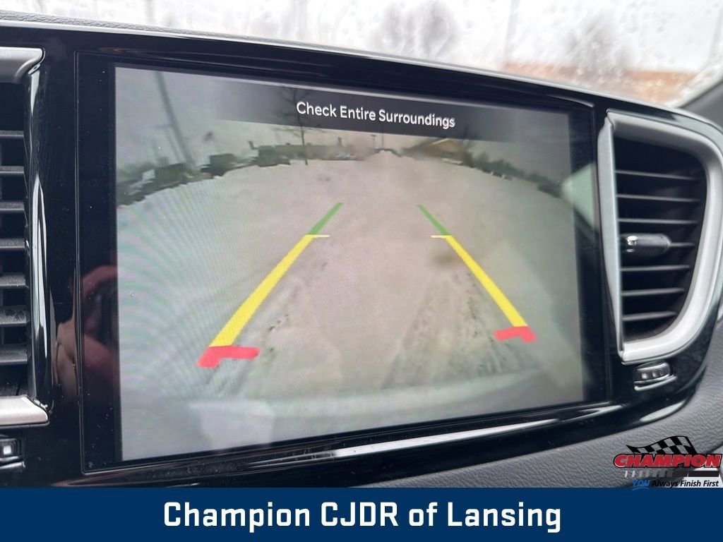 Used 2025 Chrysler Pacifica Select image 24