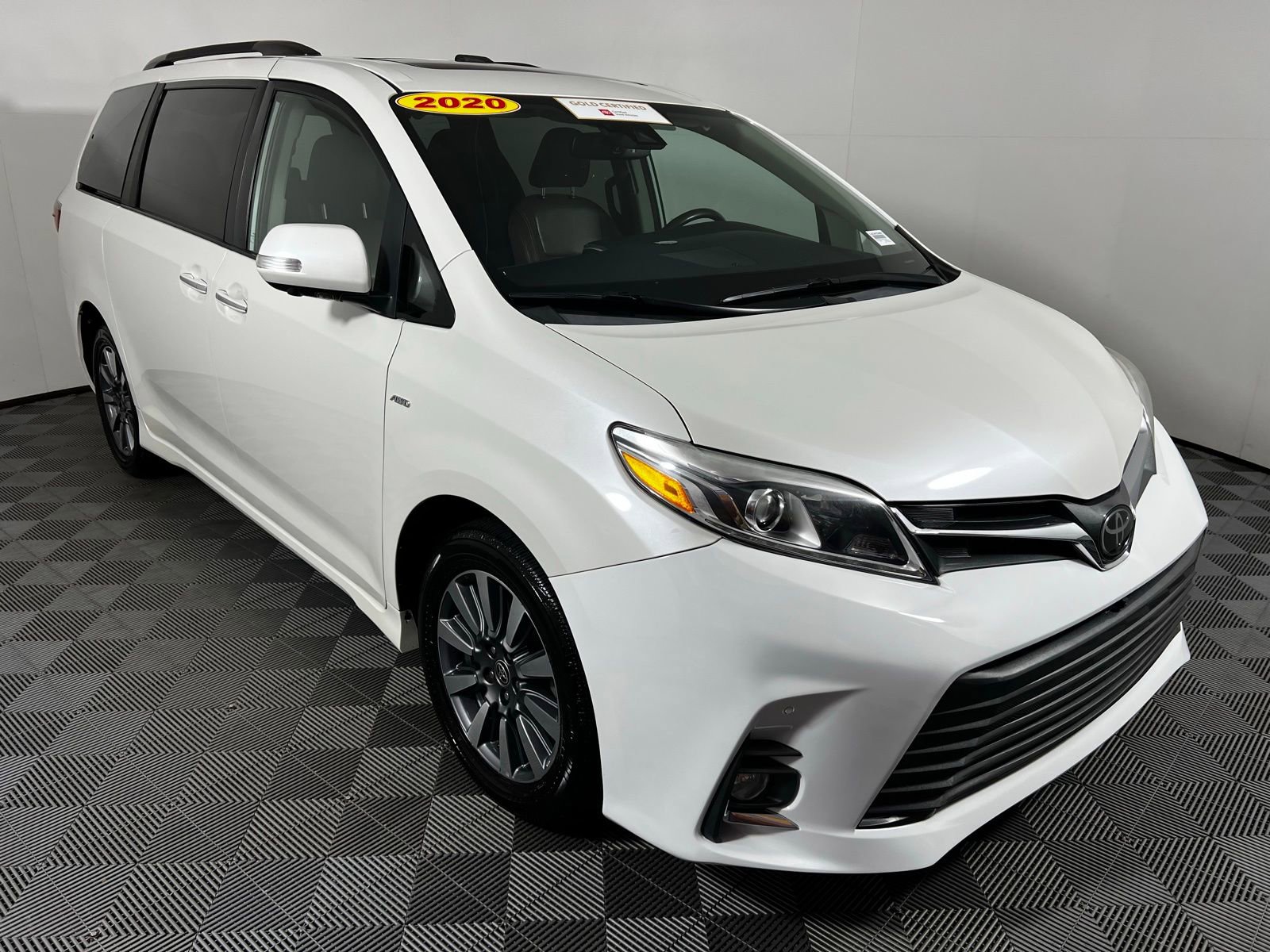 Certified 2020 Toyota Sienna Limited Premium image 3