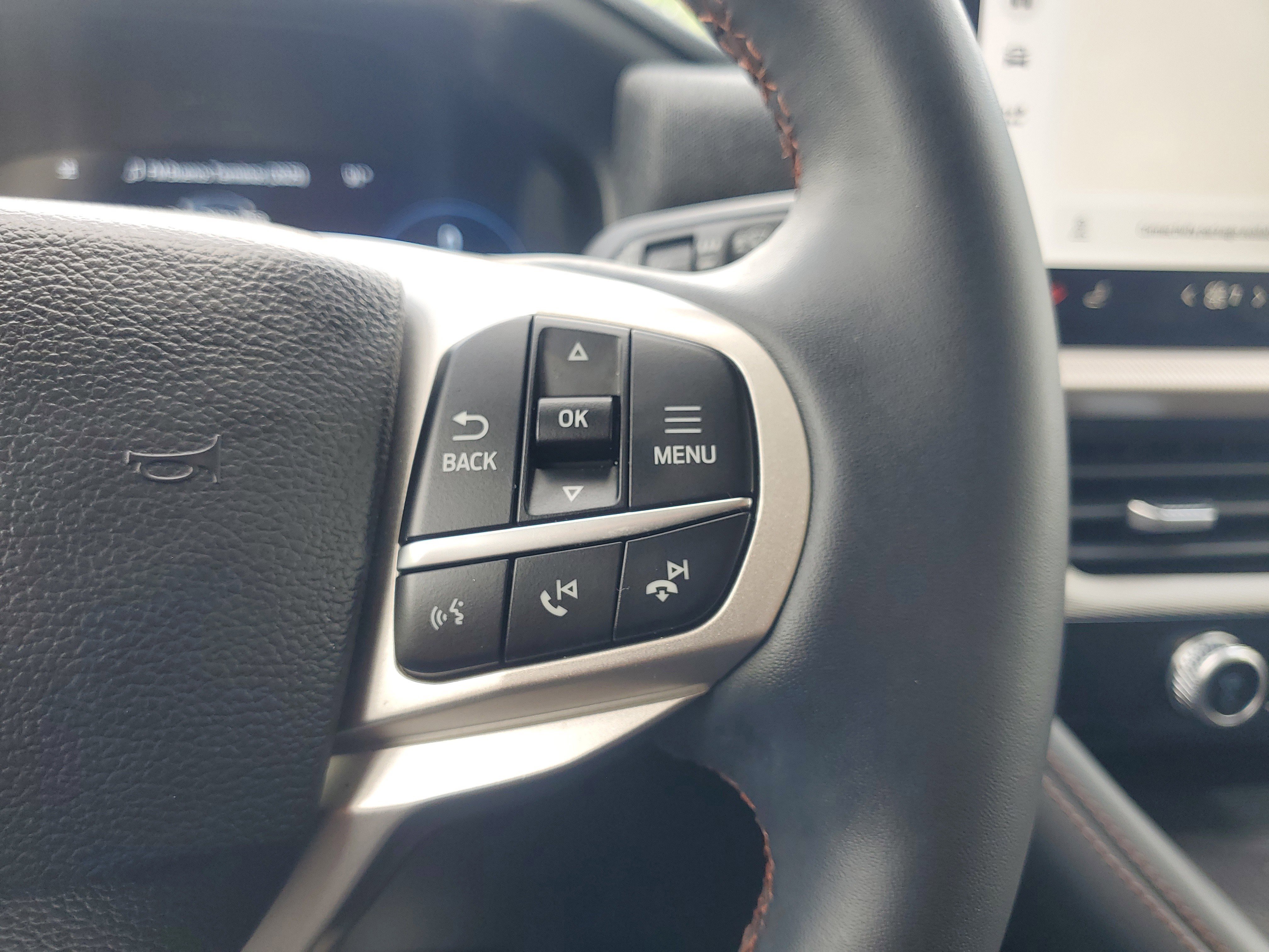 Used 2025 Ford Explorer Active RWD image 24