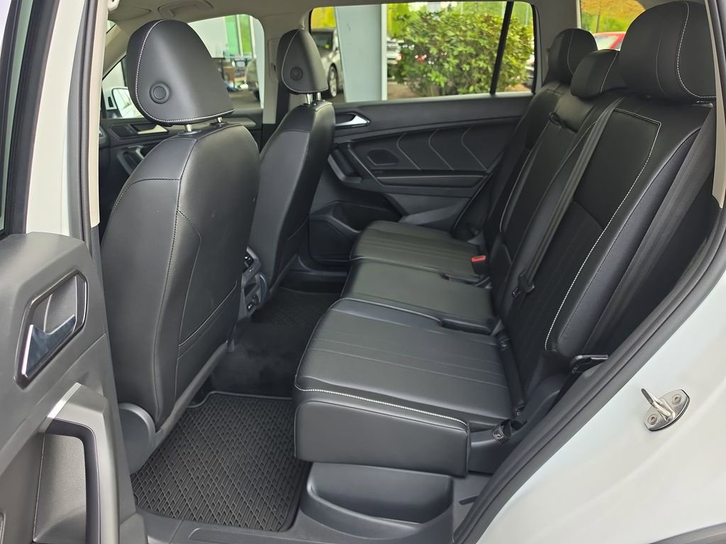 Used 2024 Volkswagen Tiguan SE AWD/4WD image 27