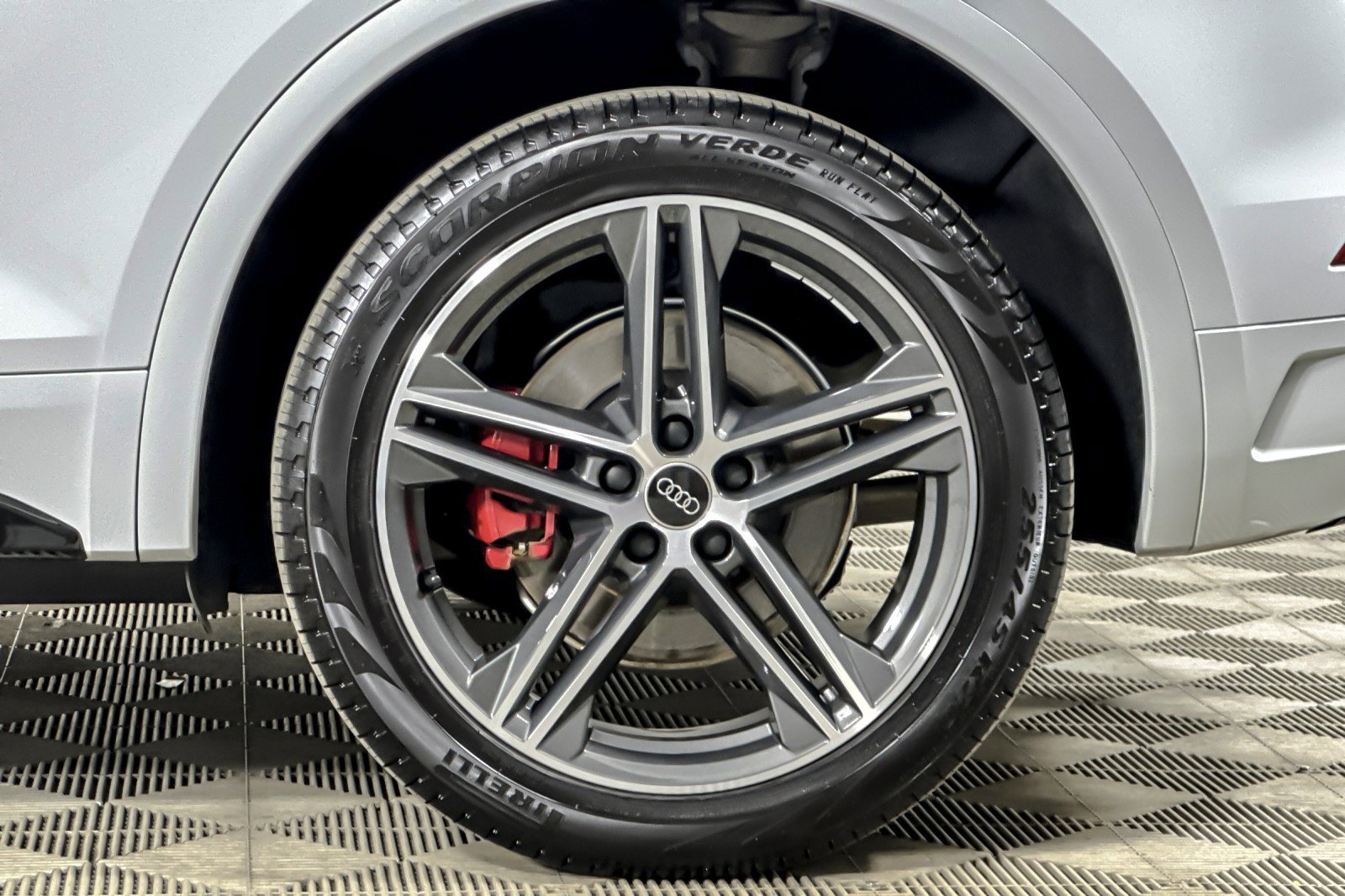 Used 2025 Audi Q5 e Premium Plus w/ Premium Plus Package image 25