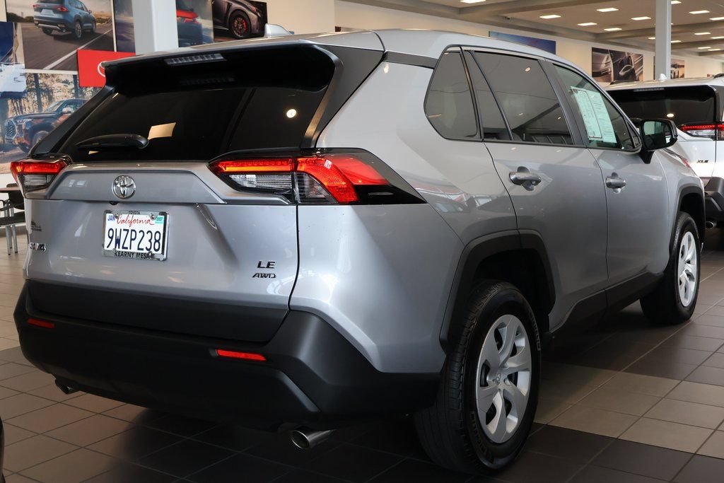 Used 2025 Toyota RAV4 LE AWD/4WD image 4