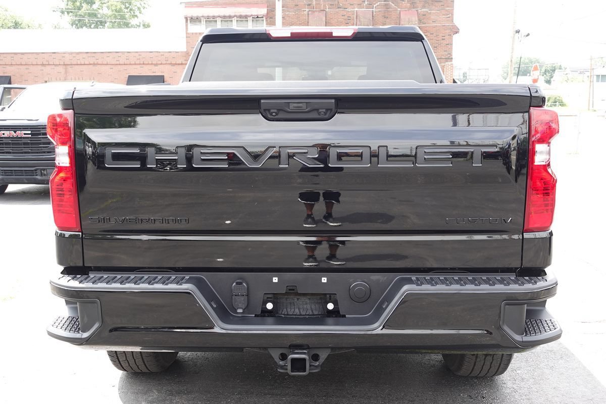 Used 2024 Chevrolet Silverado 1500 Custom w/ LPO, Dark Essentials Package AWD/4WD image 12