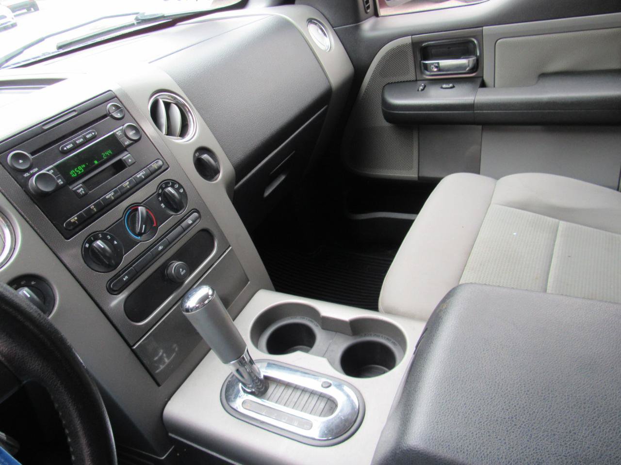 Used 2005 Ford F150 XLT AWD/4WD image 24