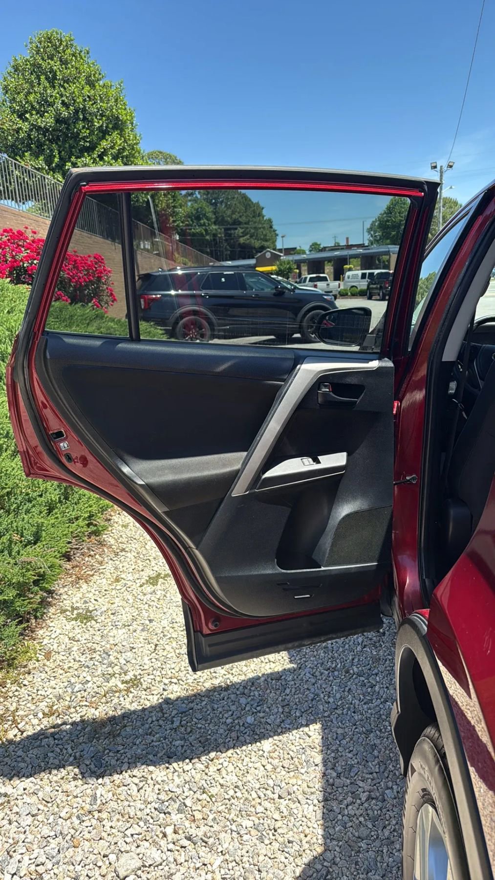 Used 2018 Toyota RAV4 LE FWD image 40