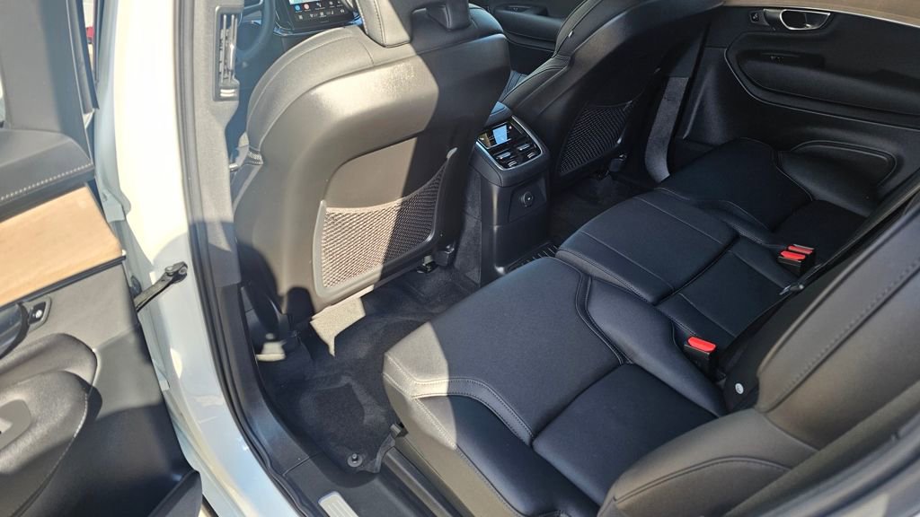 Certified 2025 Volvo XC90 T8 Plus w/ Protection Package Premier image 14