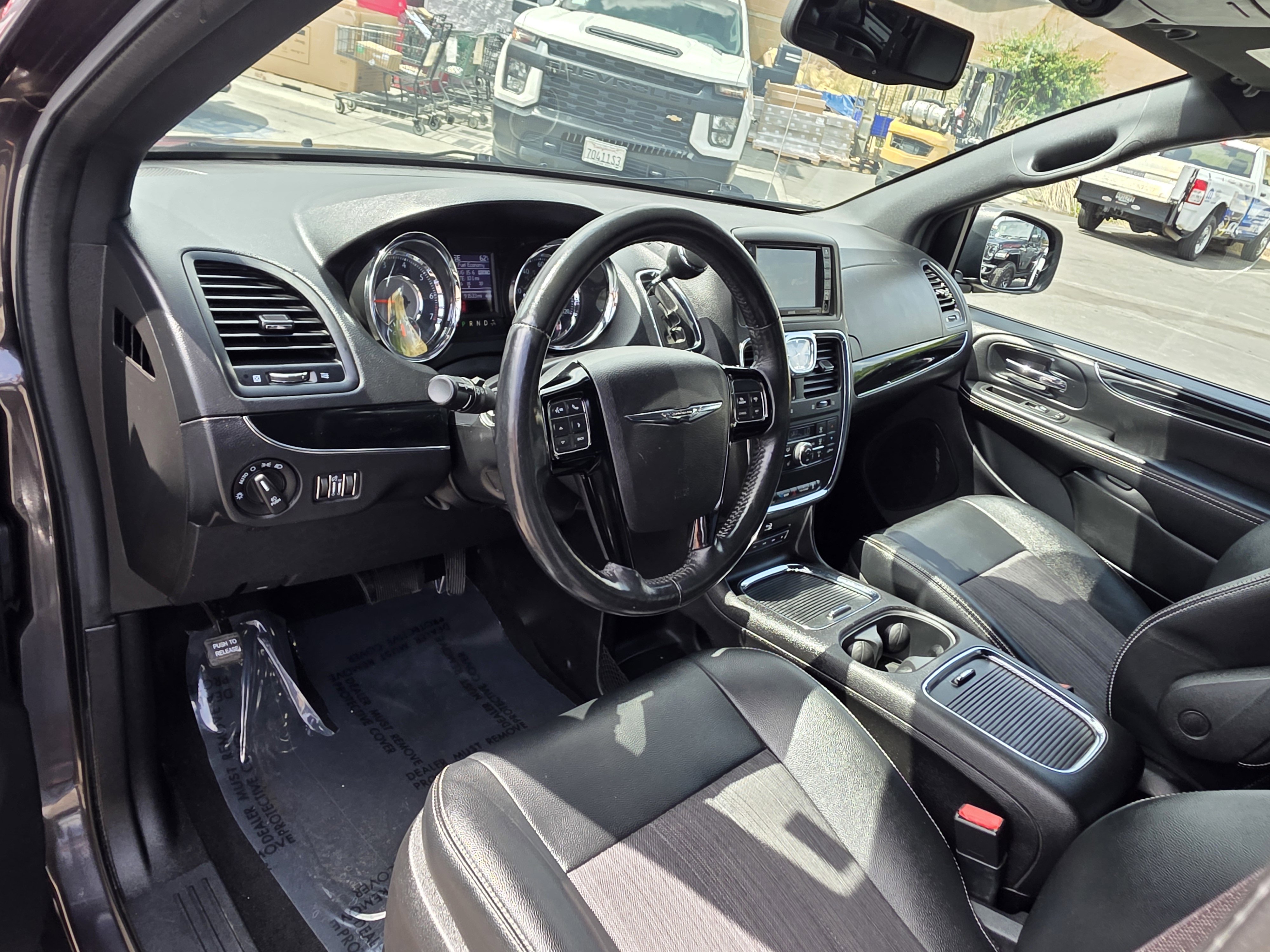 Used 2015 Chrysler Town & Country S w/ Trailer Tow Group FWD image 10