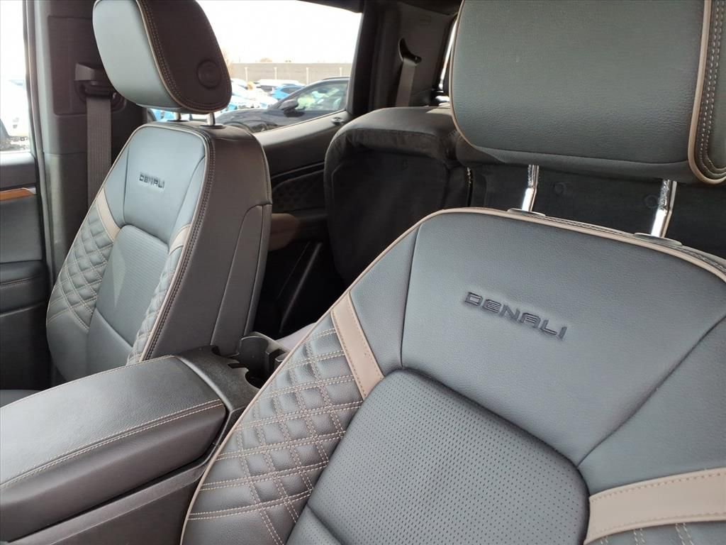 Certified 2024 GMC Canyon Denali image 11