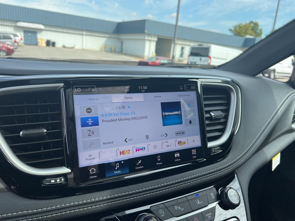 New 2026 Chrysler Pacifica Select image 51