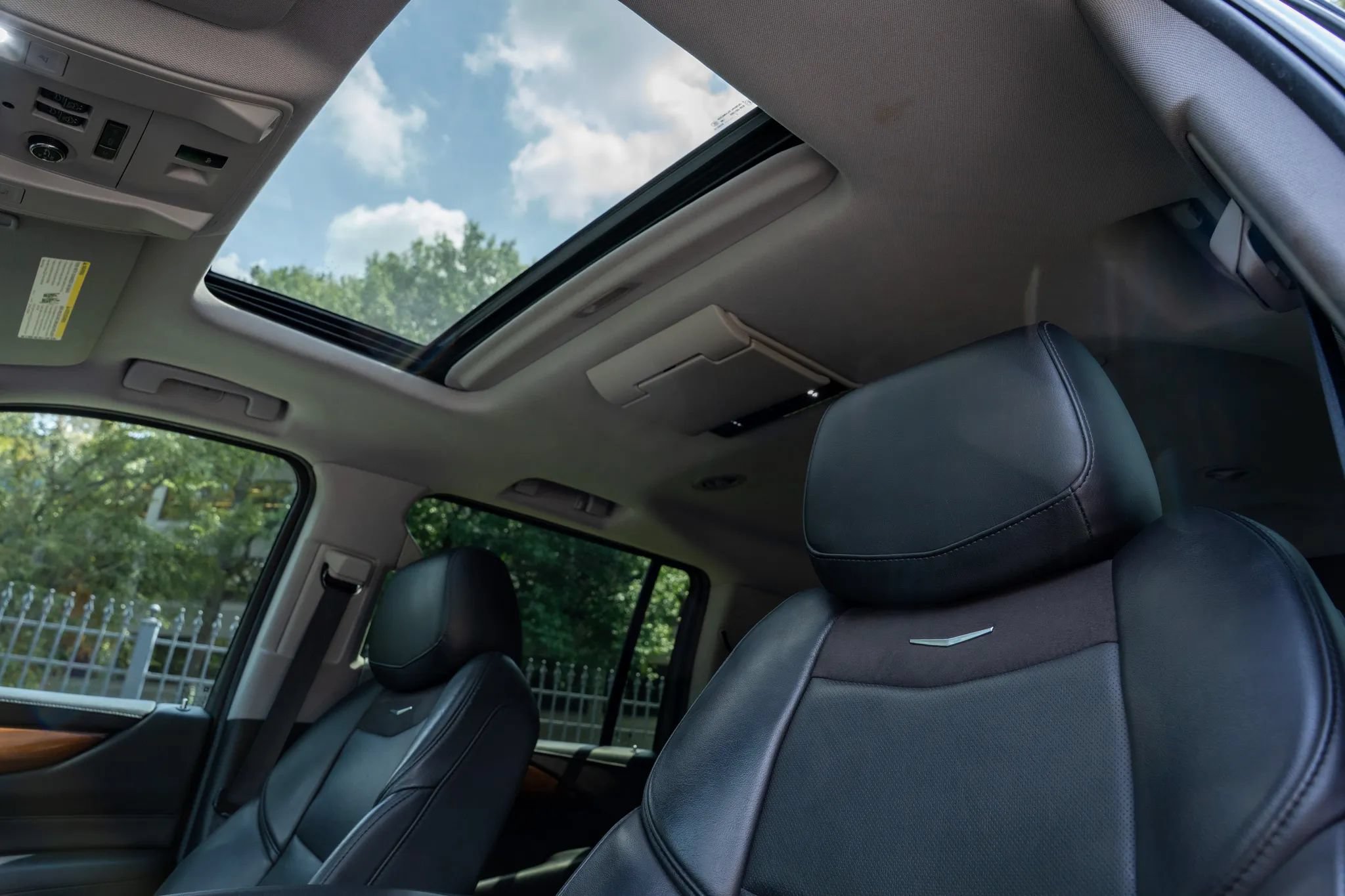 Used 2018 Cadillac Escalade ESV Luxury RWD image 12