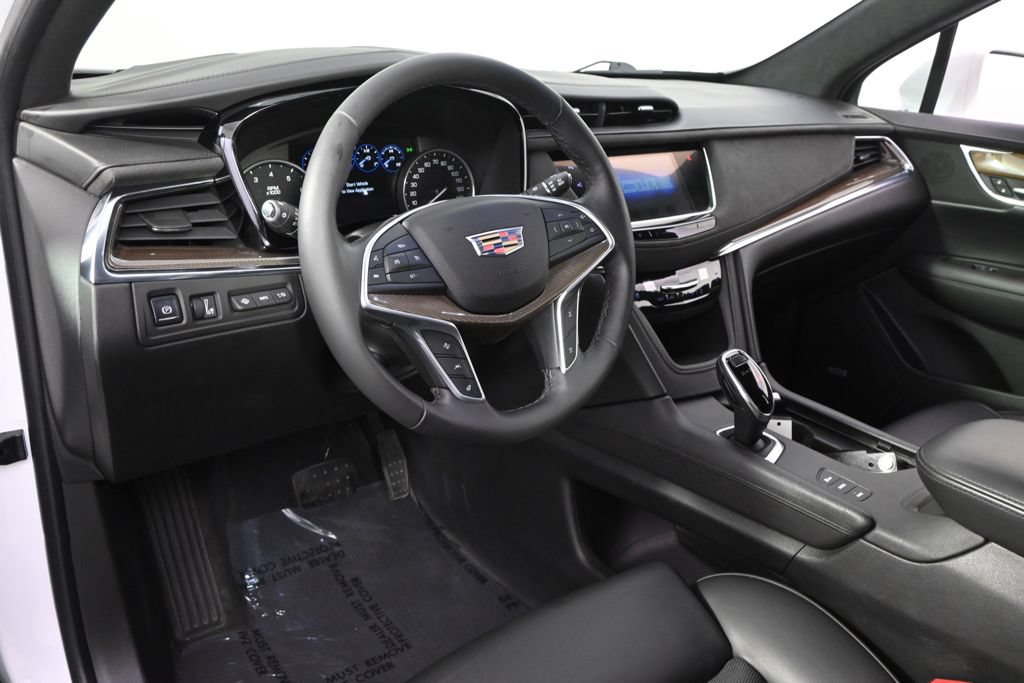 Used 2017 Cadillac XT5 Platinum w/ Driver Assist Package AWD/4WD image 12