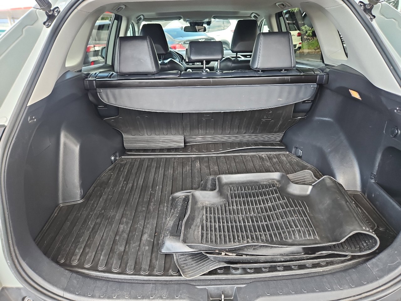 Used 2019 Toyota RAV4 XLE Premium image 39