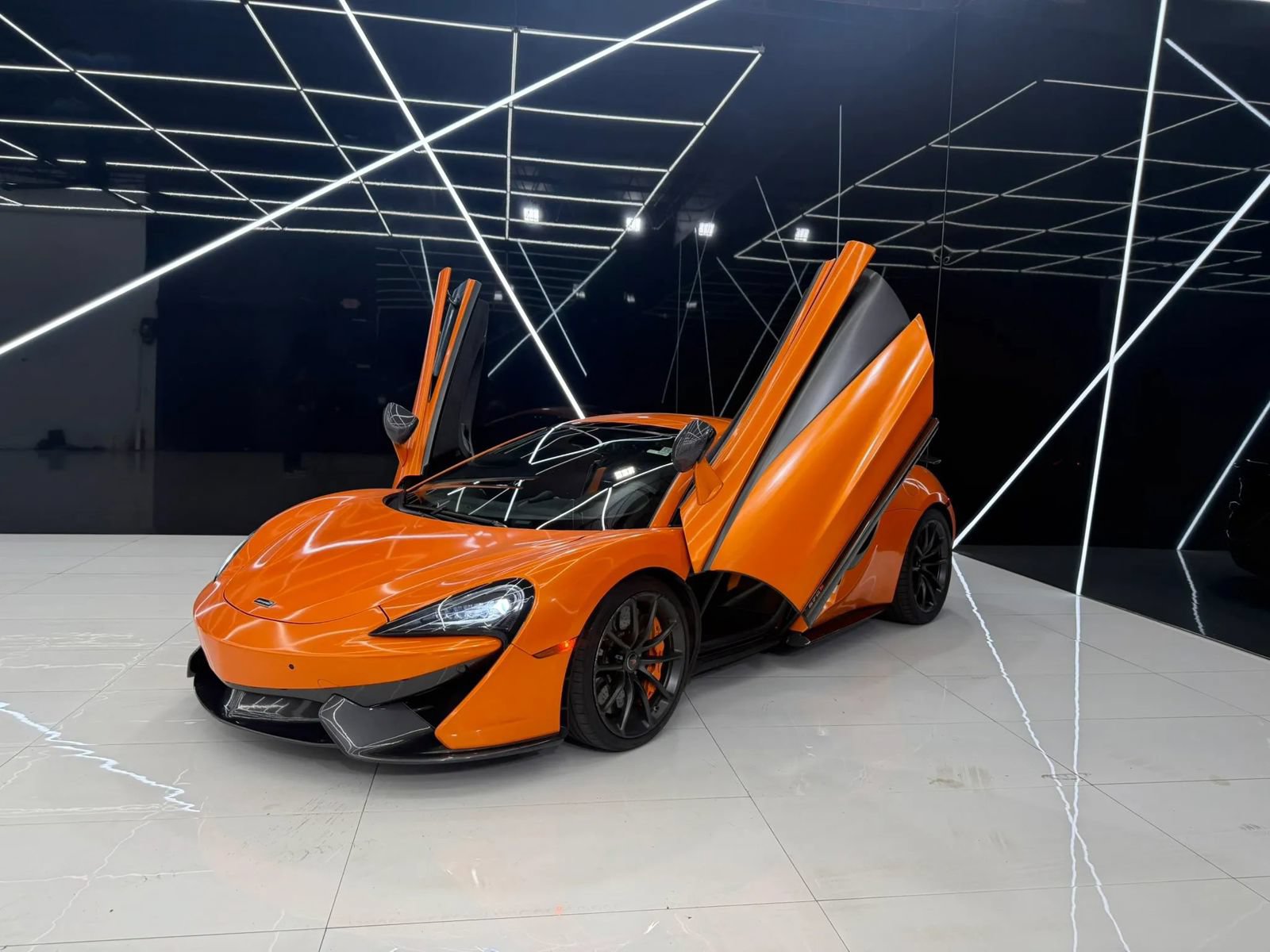 Used 2019 McLaren 570S Spider RWD image 12