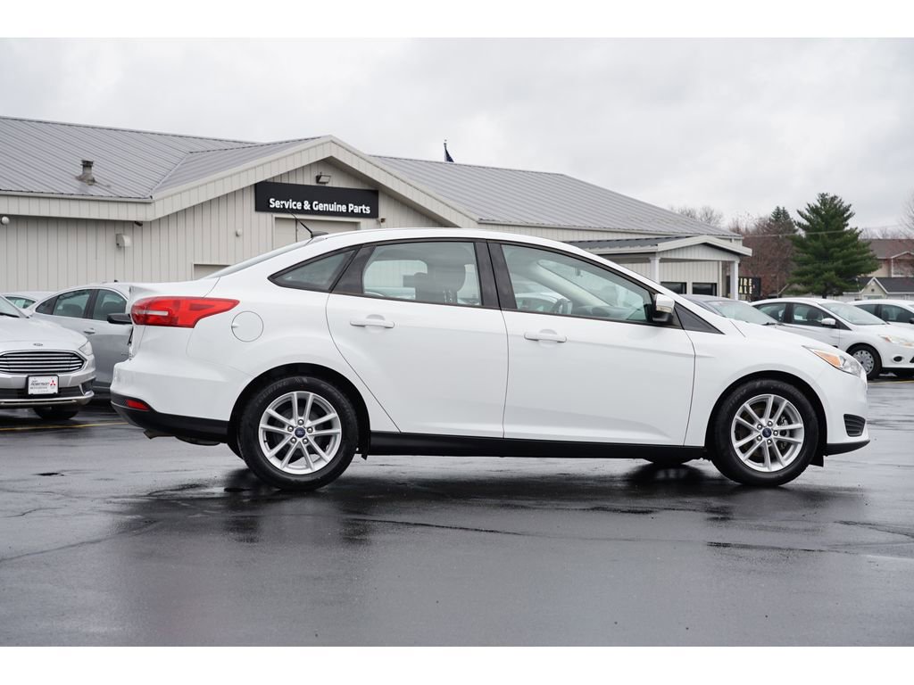 Used 2017 Ford Focus SE image 2