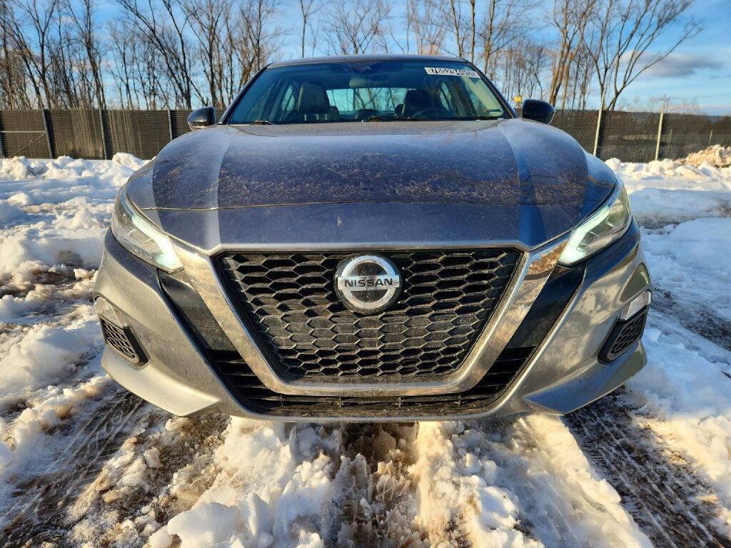 Used 2022 Nissan Altima 2.5 SR FWD image 2