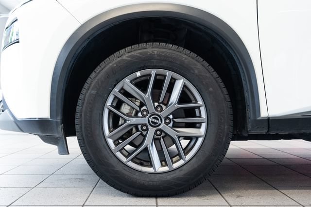 Used 2023 Nissan Rogue S AWD/4WD image 7