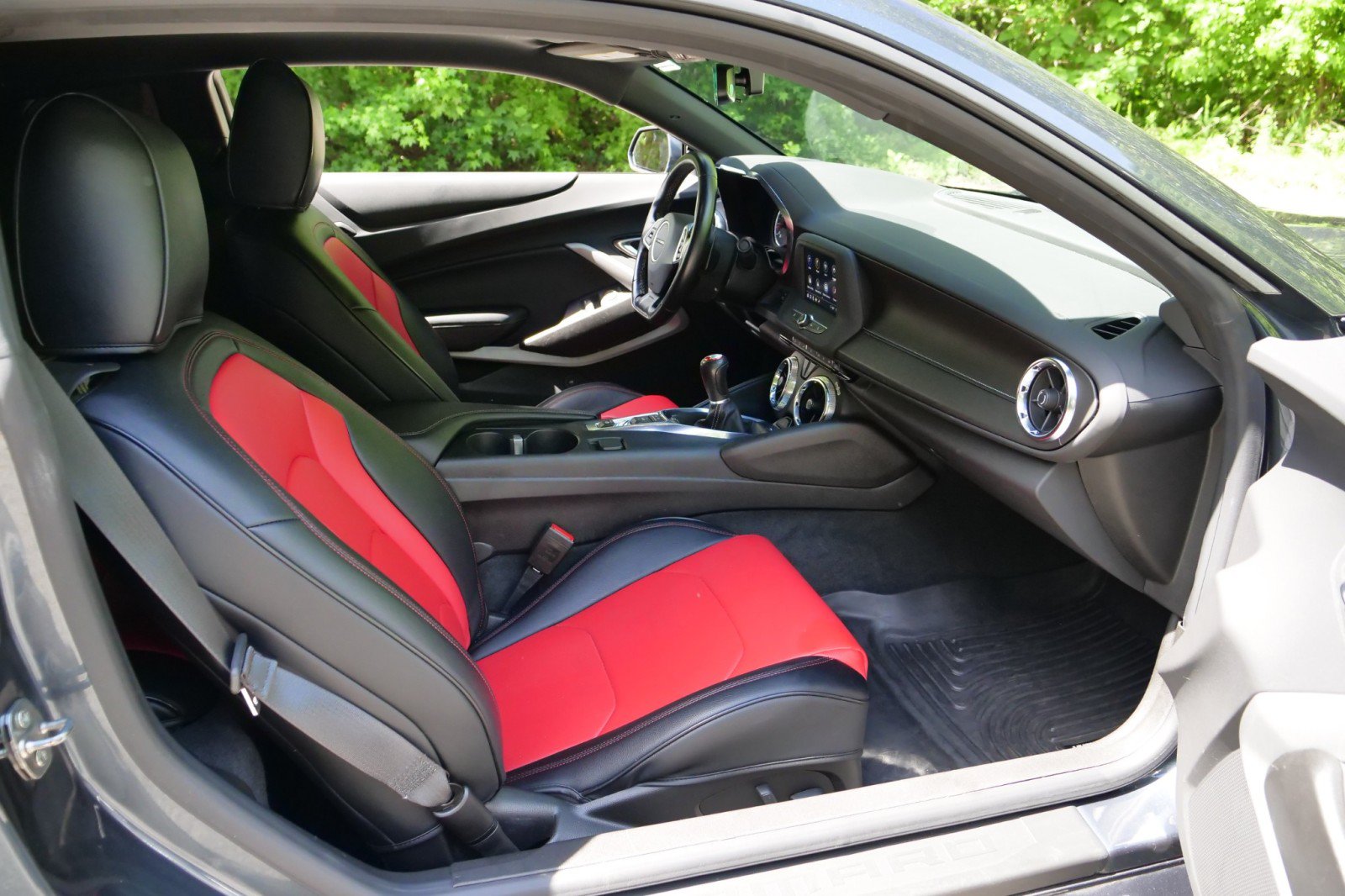 Used 2022 Chevrolet Camaro LT RWD image 32