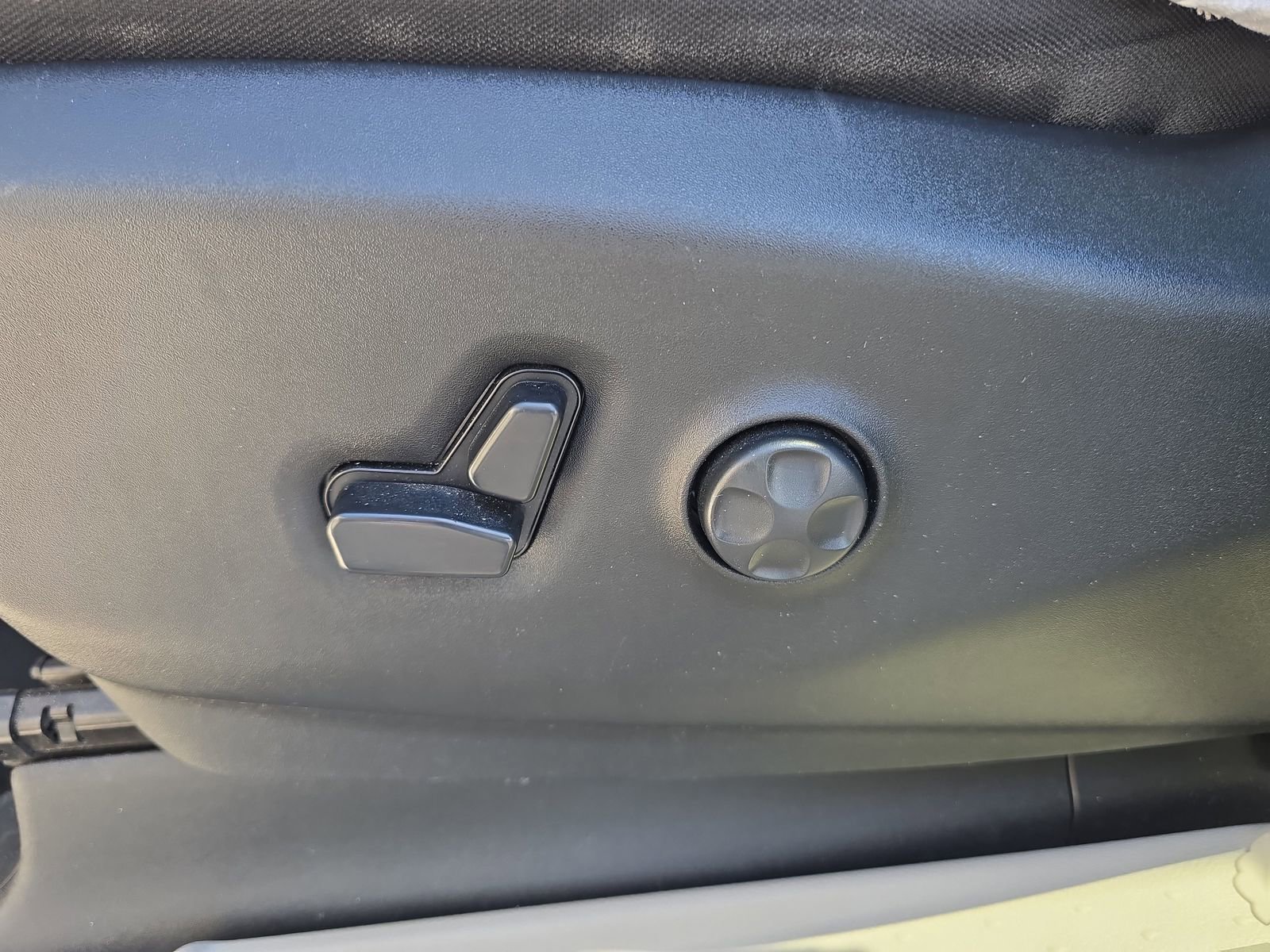 Used 2020 Chrysler Pacifica Touring image 16