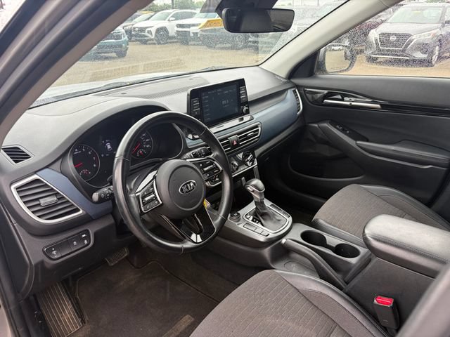 Used 2021 Kia Seltos S FWD image 2