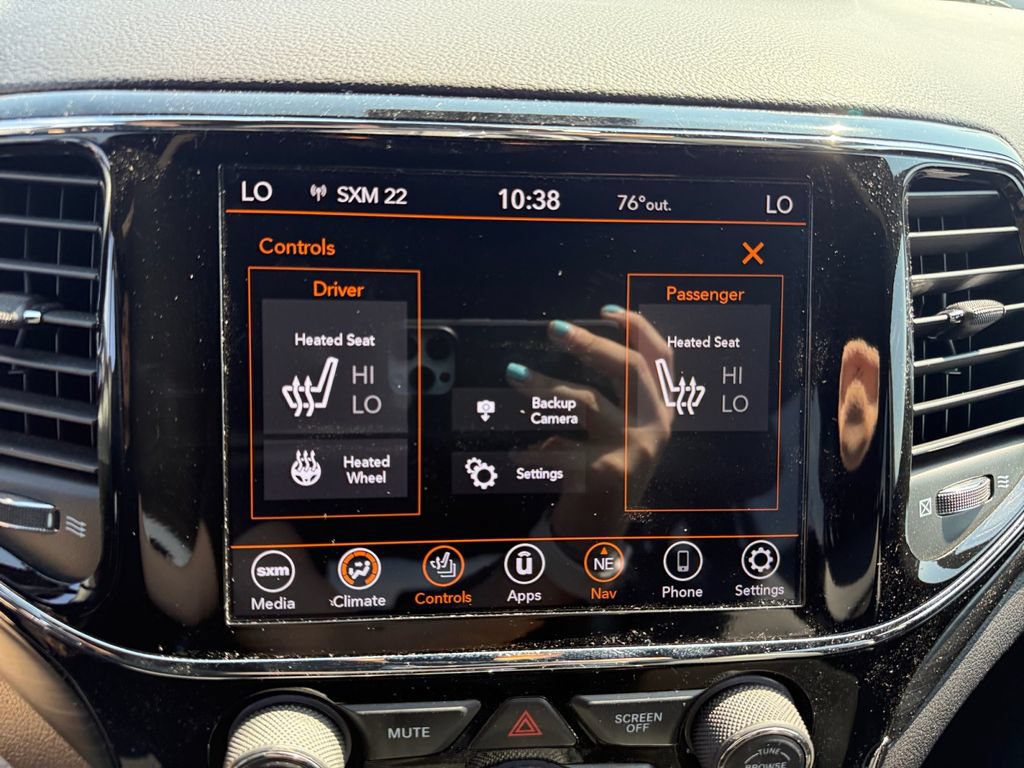 Used 2020 Jeep Grand Cherokee Altitude AWD/4WD image 35