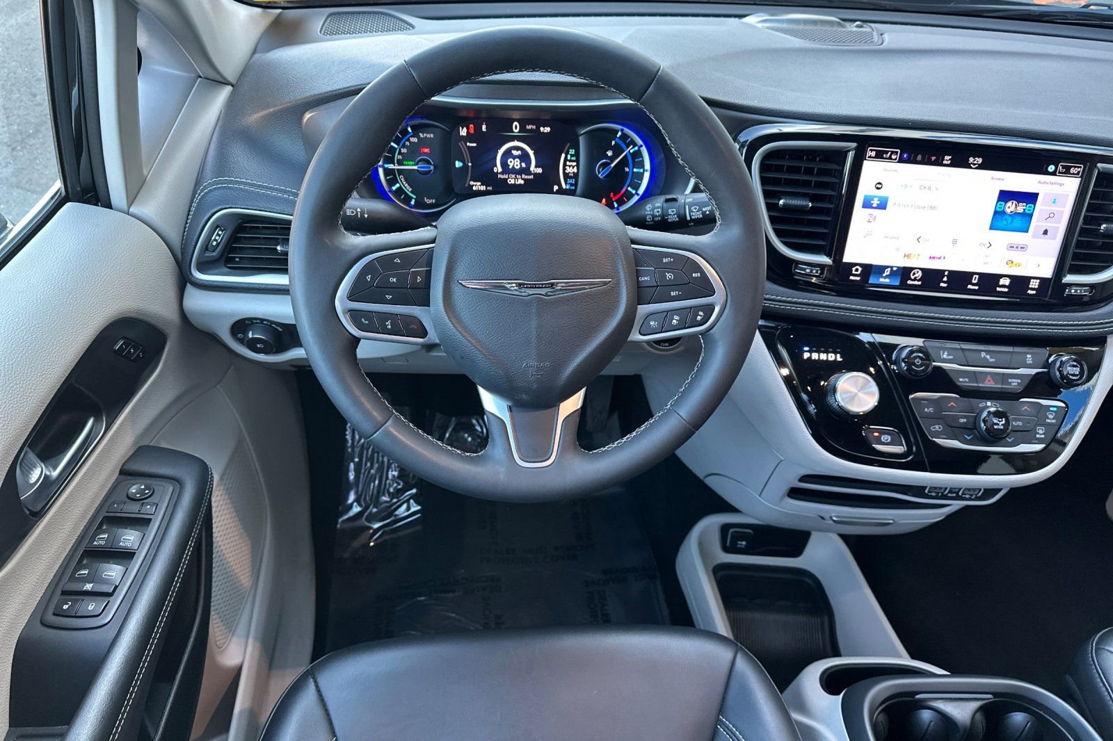 Used 2024 Chrysler Pacifica Select image 17