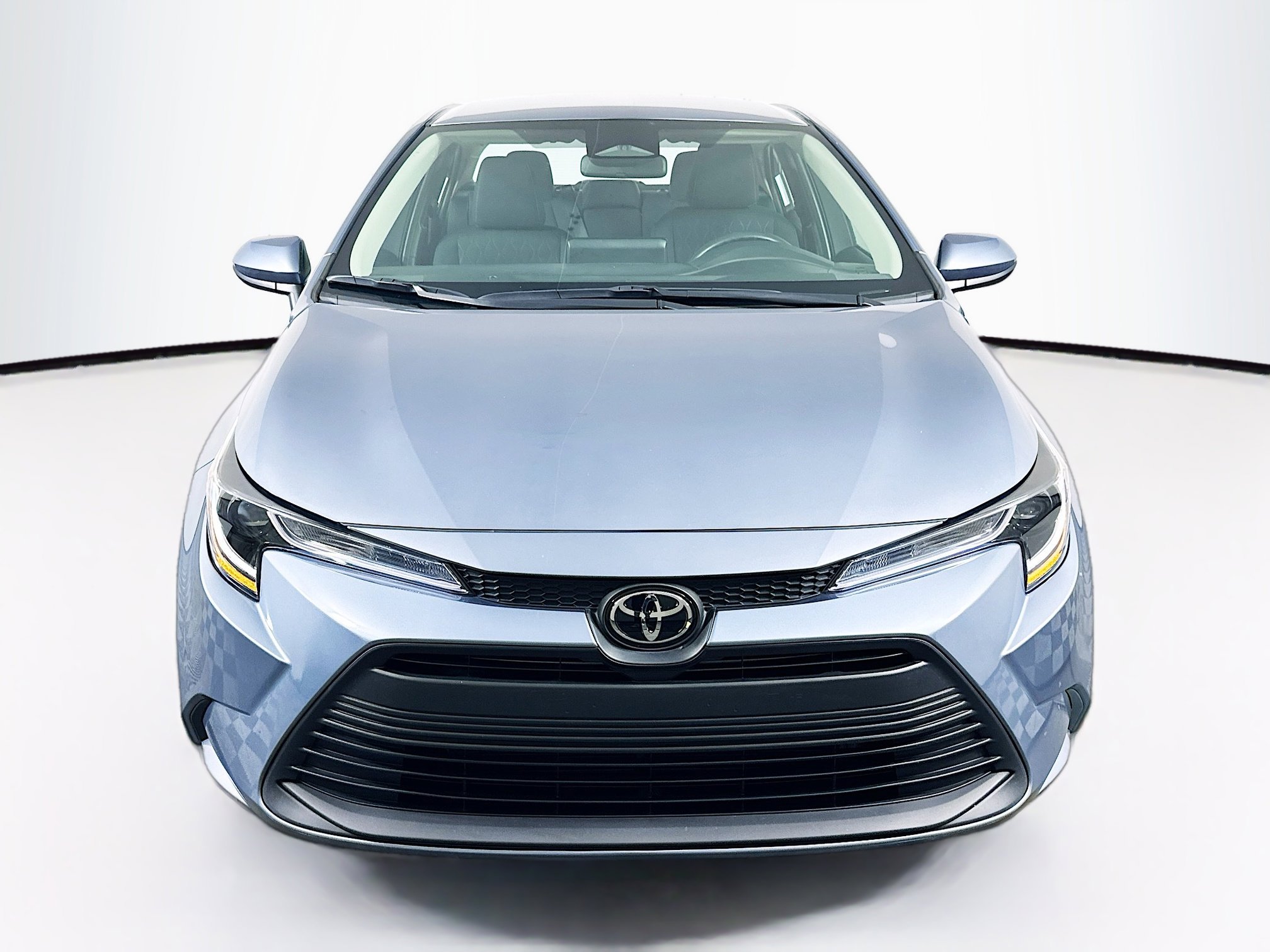 Used 2025 Toyota Corolla LE image 2