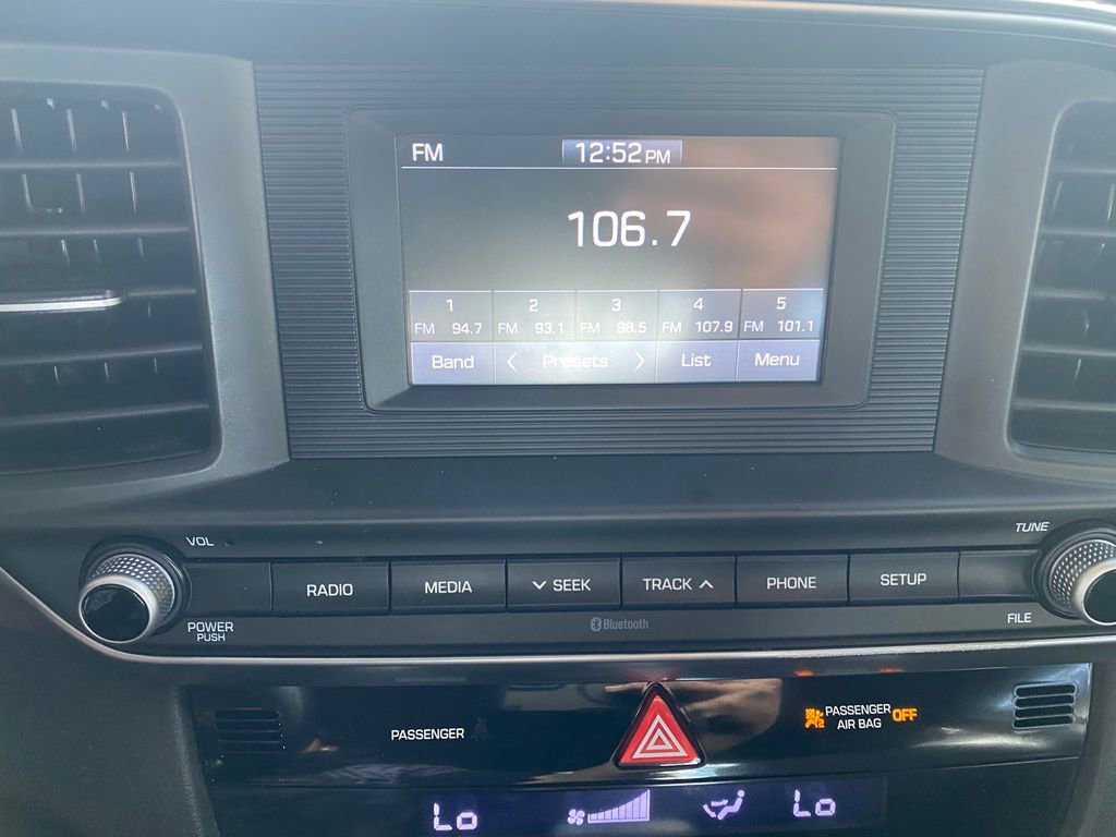 Used 2020 Hyundai Elantra SE w/ Cargo Package (C1) FWD image 16
