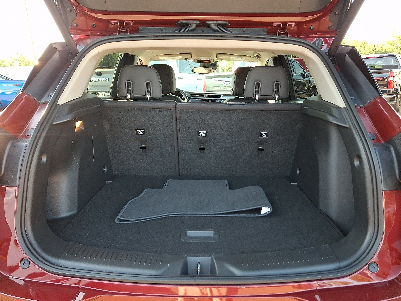 Used 2023 Buick Encore GX Select w/ Sport Touring Package FWD image 31