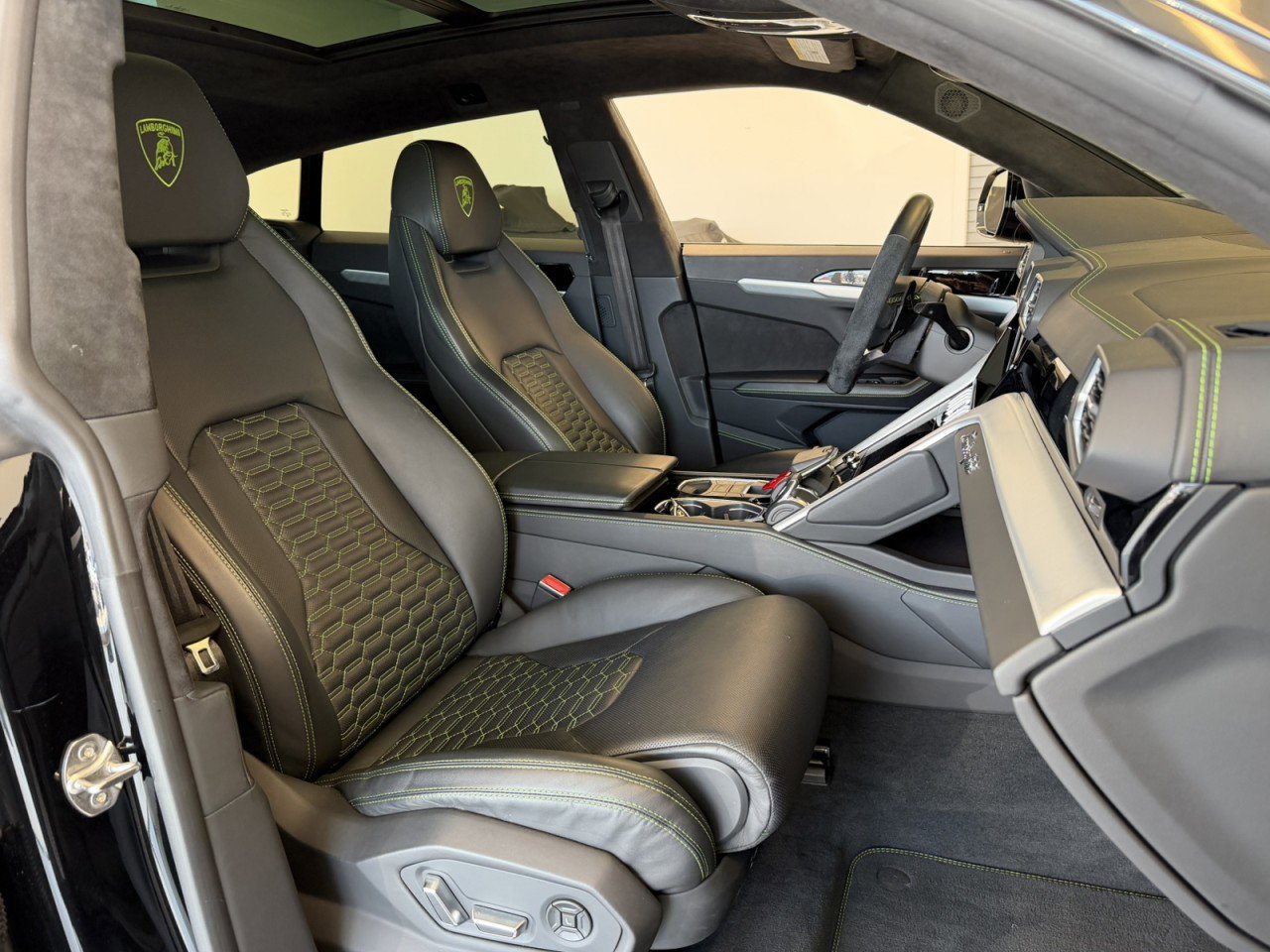 Used 2022 Lamborghini Urus image 57