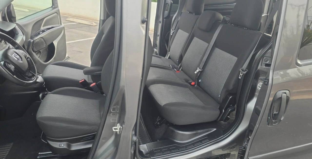 Used 2021 RAM ProMaster City SLT w/ Lights & Wheels Group image 16