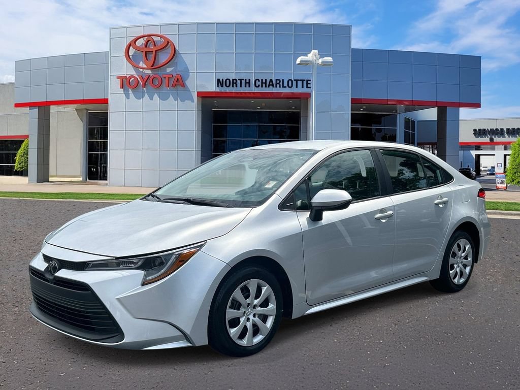 Used 2023 Toyota Corolla LE FWD image 4