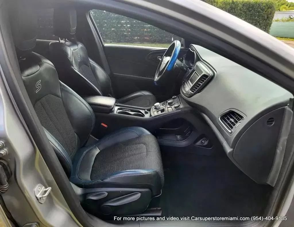 Used 2015 Chrysler 200 S FWD image 17