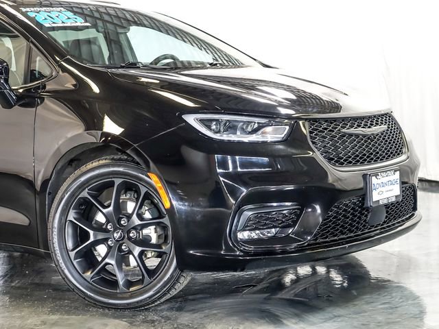 Used 2025 Chrysler Pacifica Limited FWD video 3