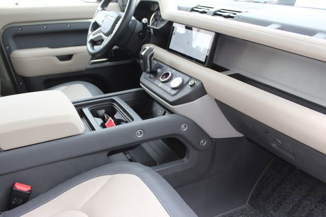 Used 2023 Land Rover Defender 90 X-Dynamic SE image 25