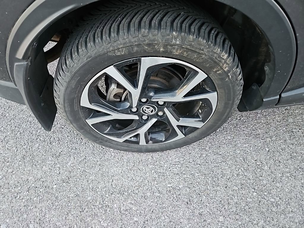 Used 2018 Toyota C-HR XLE image 11