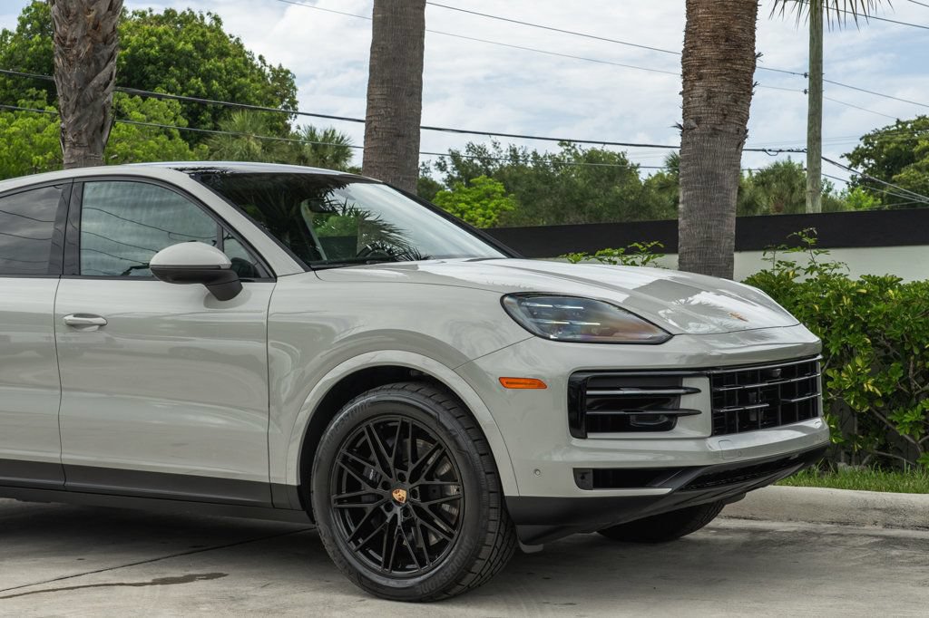 Used 2025 Porsche Cayenne Coupe AWD/4WD image 11