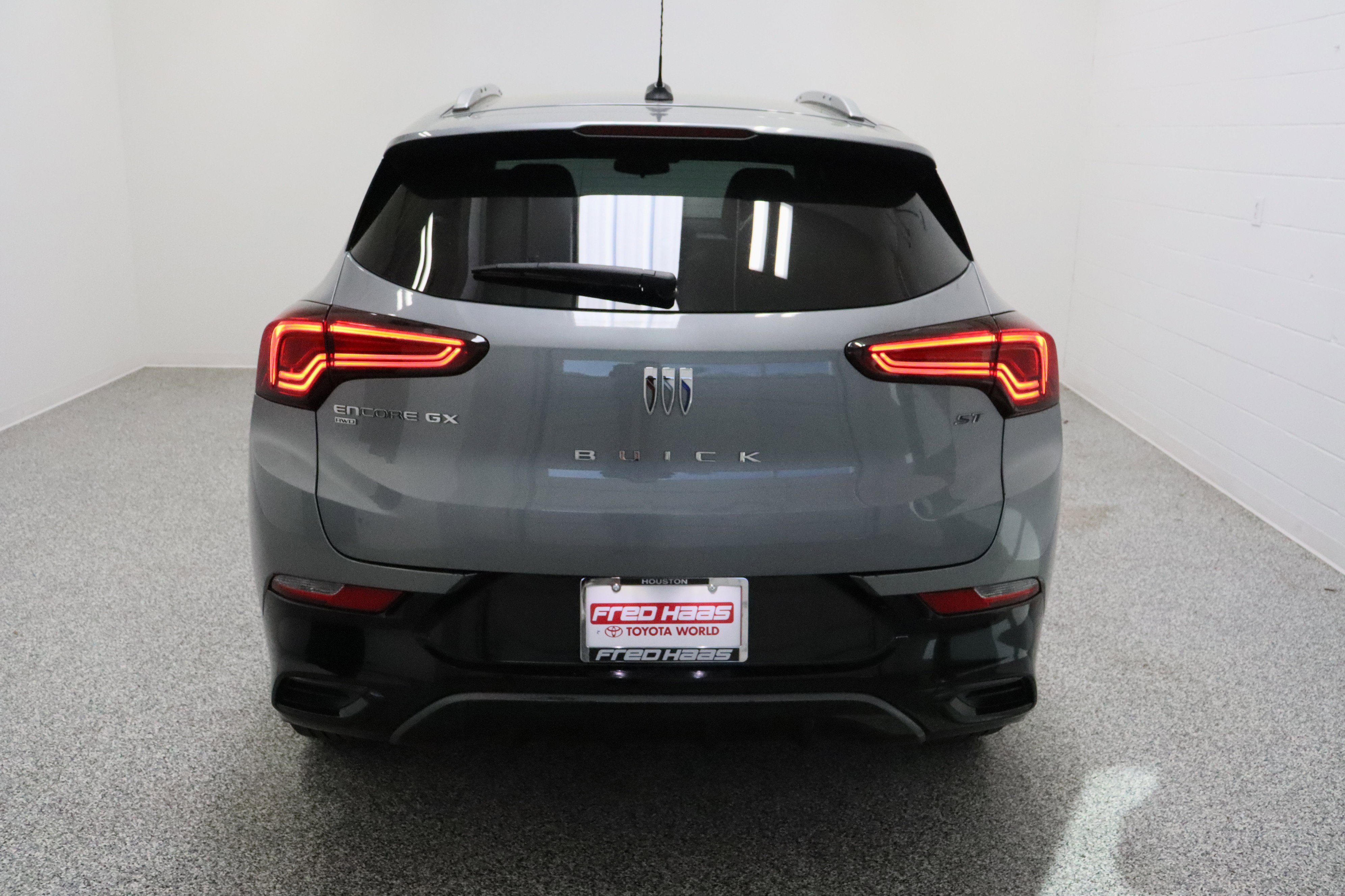 Used 2024 Buick Encore GX Sport Touring image 8