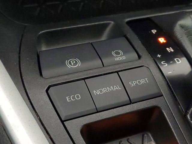 Used 2021 Toyota RAV4 LE image 30